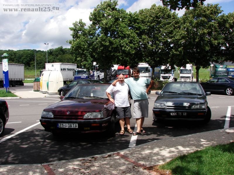 pamiatkowe zdjecie na parkingu po kawce z przyszlym prezesem fan klubu Francuskiego