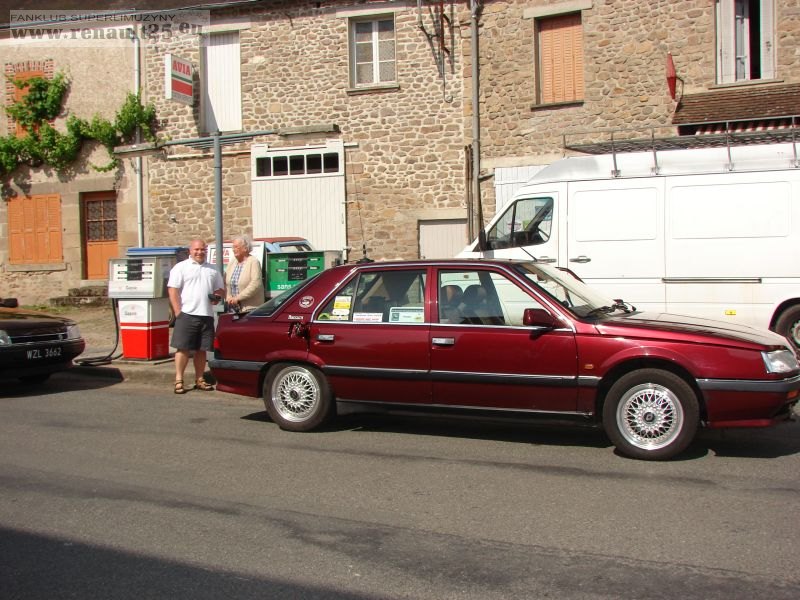 niedzielne tankowanie we Francji to koszmar...wszystko pozamykane. z pomoca przyszla przemila starsza pani i jej jedyna stacja otwarta w niedziele