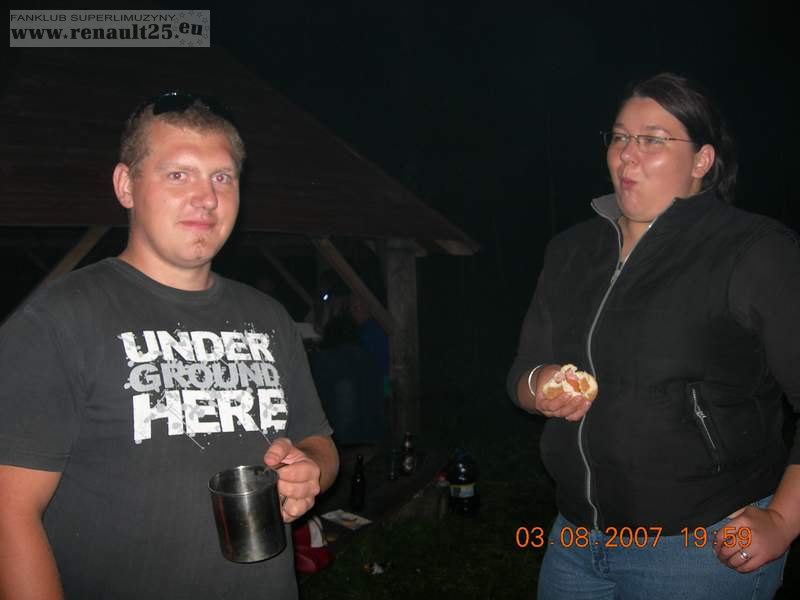 Cos taki zdziwiony? Na zlocie pije sie rozne rzeczy:))