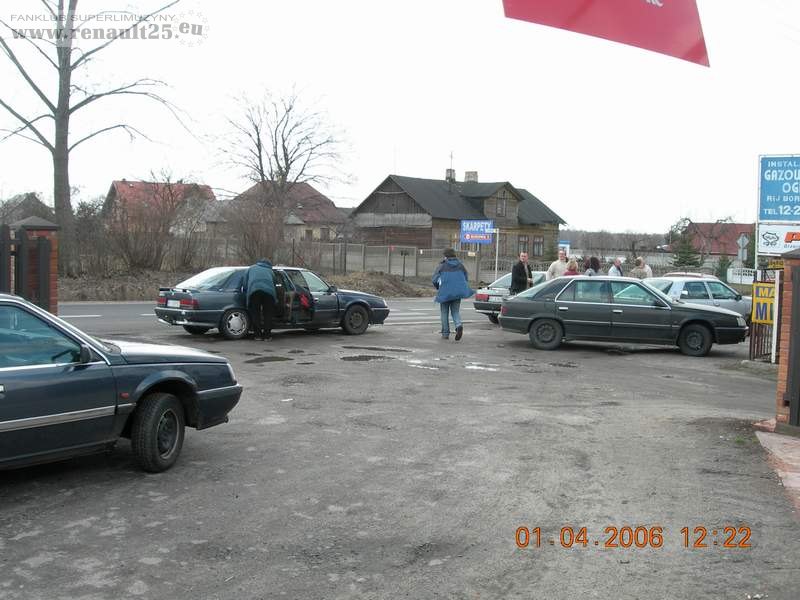 U wodopoju...tzn. kolo sklepu:P