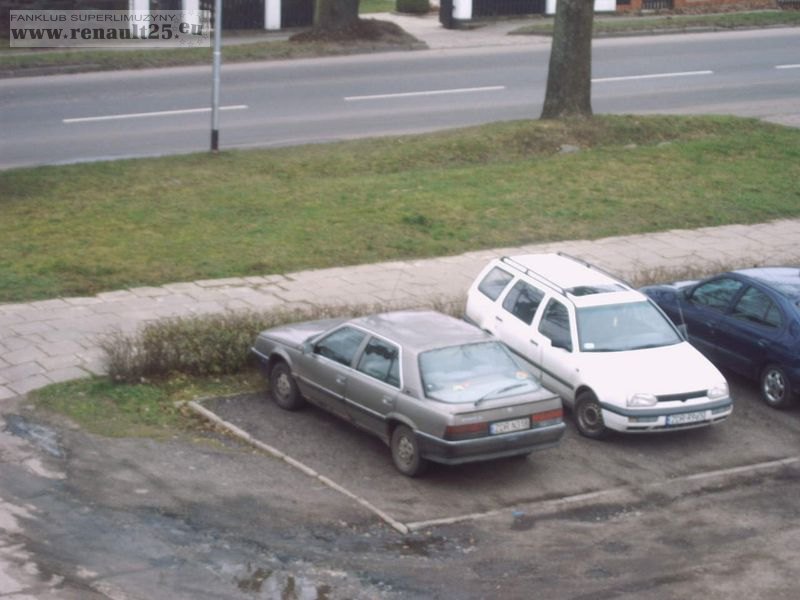moja renia na parkingu