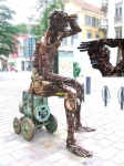Kapitalna wizja człowieka zrobiona z najróżniejszych materiałów stalowo- złomowych. Miluza, Francja. Kapitalna wizja człowieka zrobiona z najróżniejszych materiałów stalowo- złomowych. Miluza, Francja.